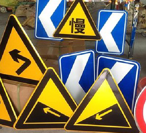 德清标识标牌中颜色的确定是很重要的。